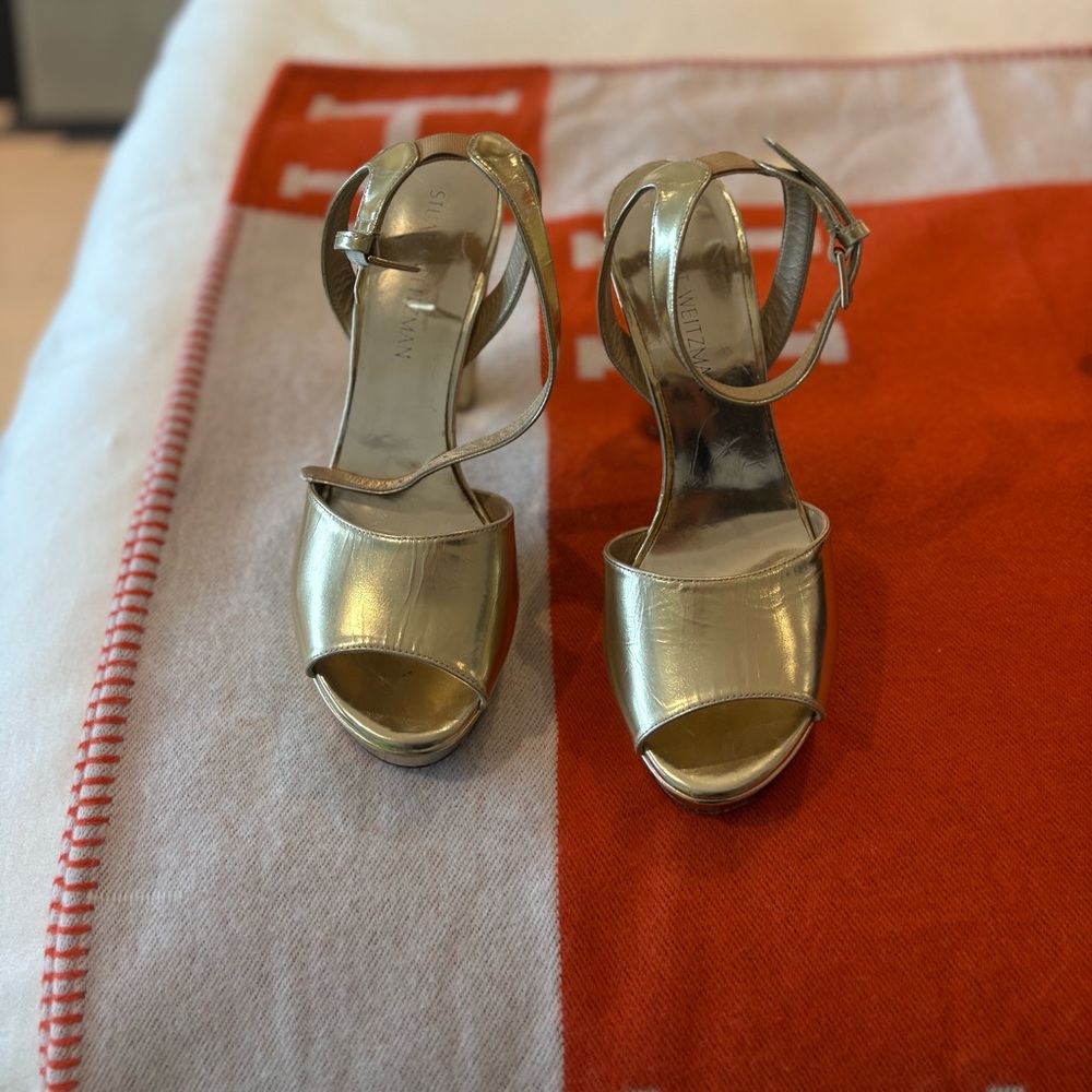Wonderful Stuart Weitzman Gold Ankle Strap Heels